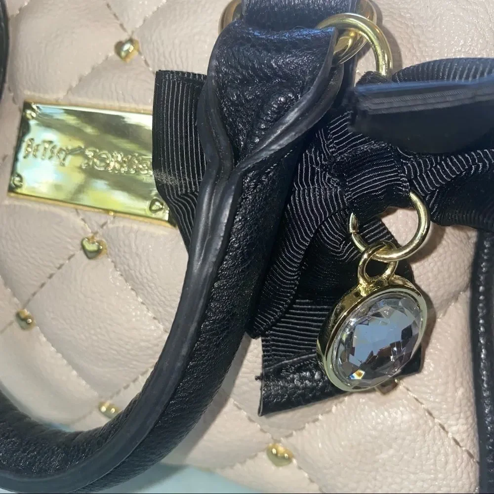 Betsey Johnson - White Quilted Little Purse - Picture 8 of 8